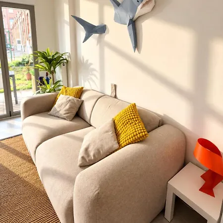 Apartment Shark - A 1 Minute - Parking Berck