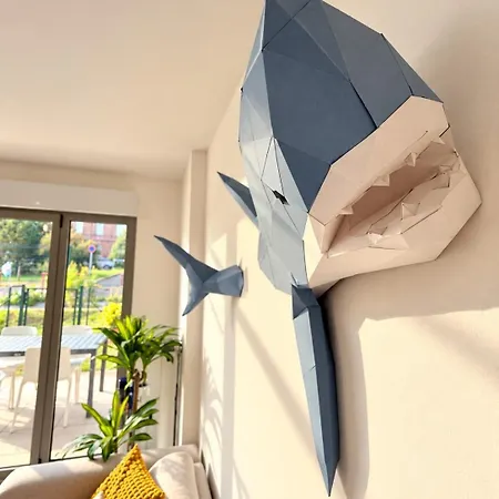 Apartment Shark - A 1 Minute - Parking *