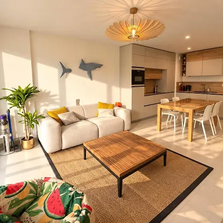 Shark - A 1 Minute - Parking Apartment